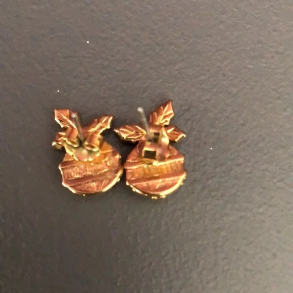 Avon EUC Christmas Ornament Earrings - Picture 2 of 2